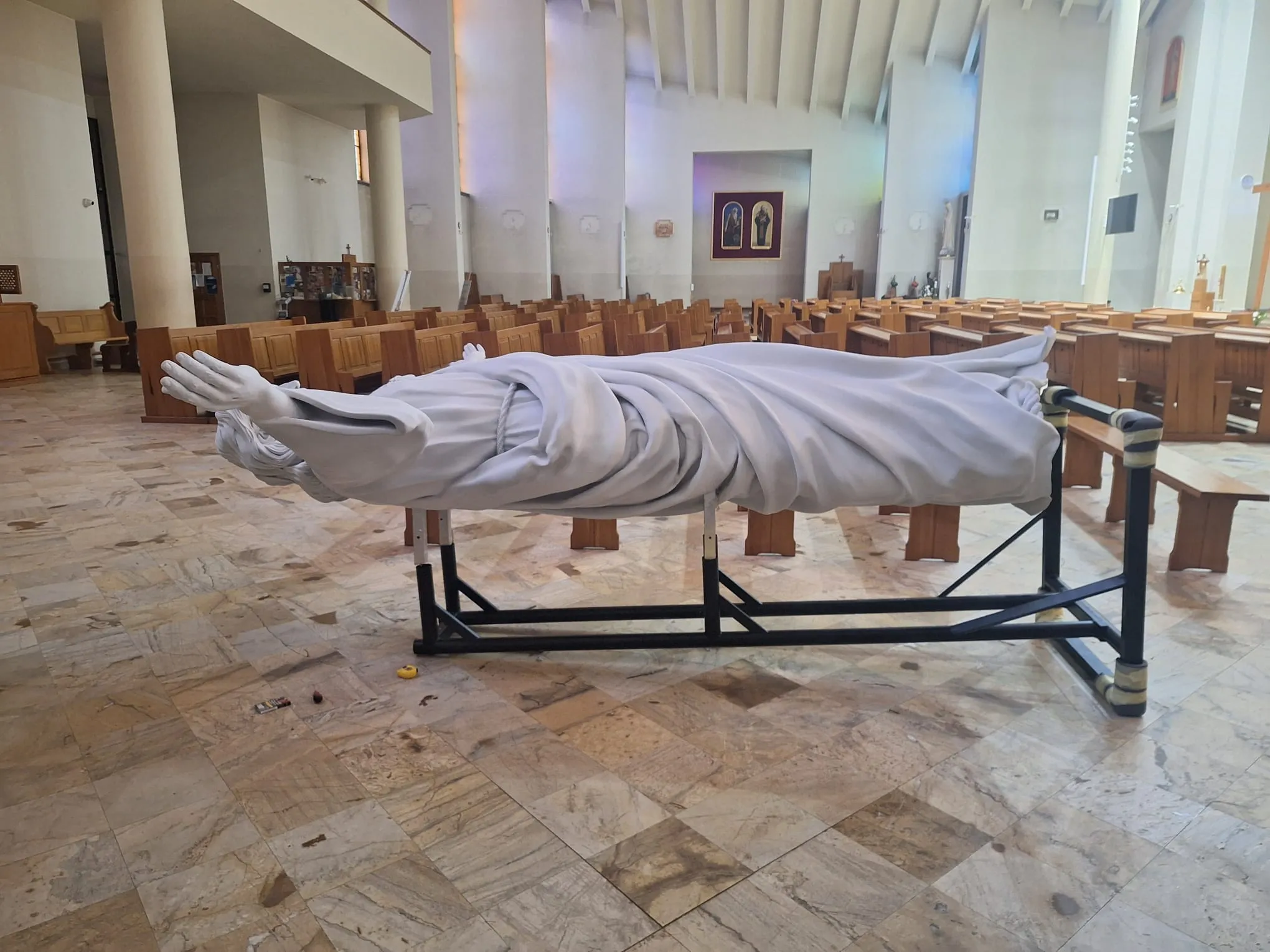 Gotowa powiększona figura Chrystusa